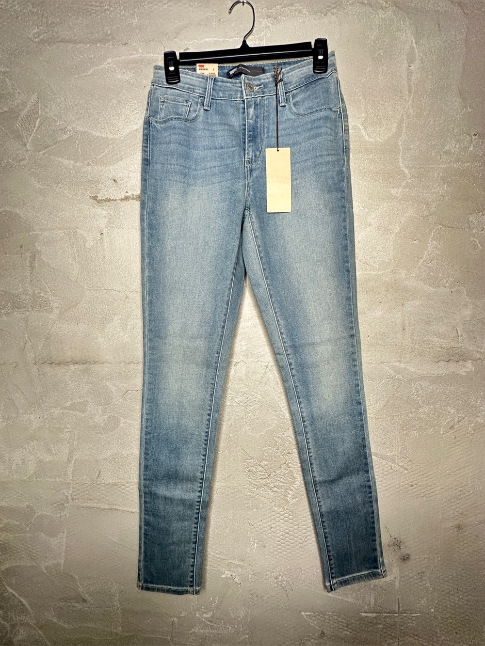 ✨ Levi’s Women’s Skinny Jeans Light Wash W25 L32 NWT